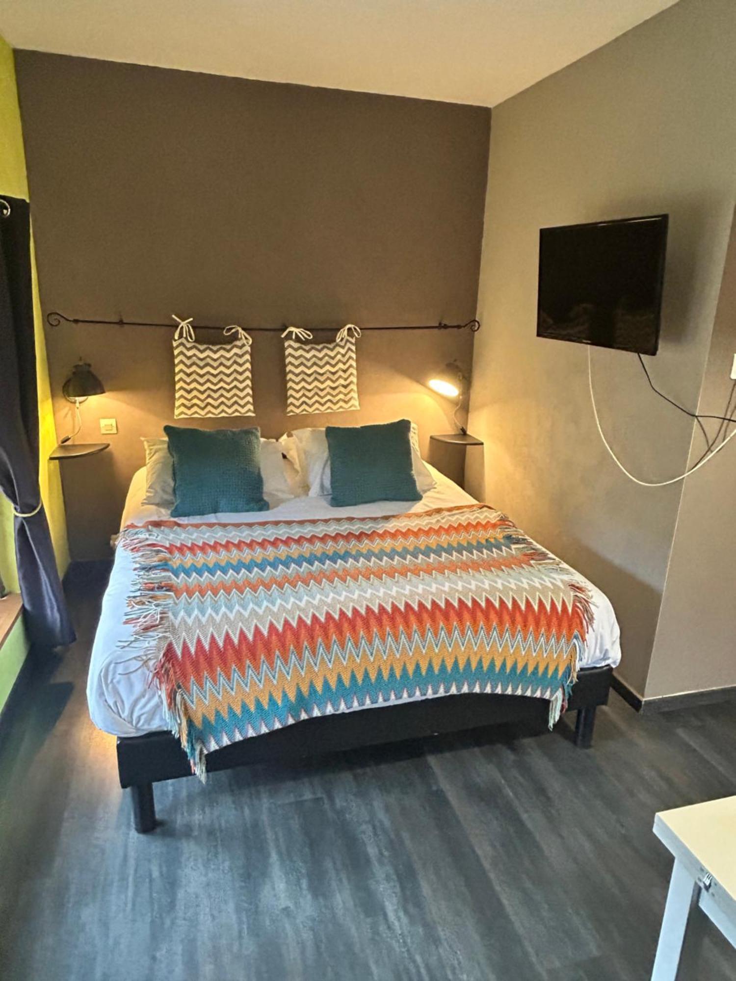 Bed and Breakfast Le D'Tour Gourmand Toulouse-le-Chateau Экстерьер фото